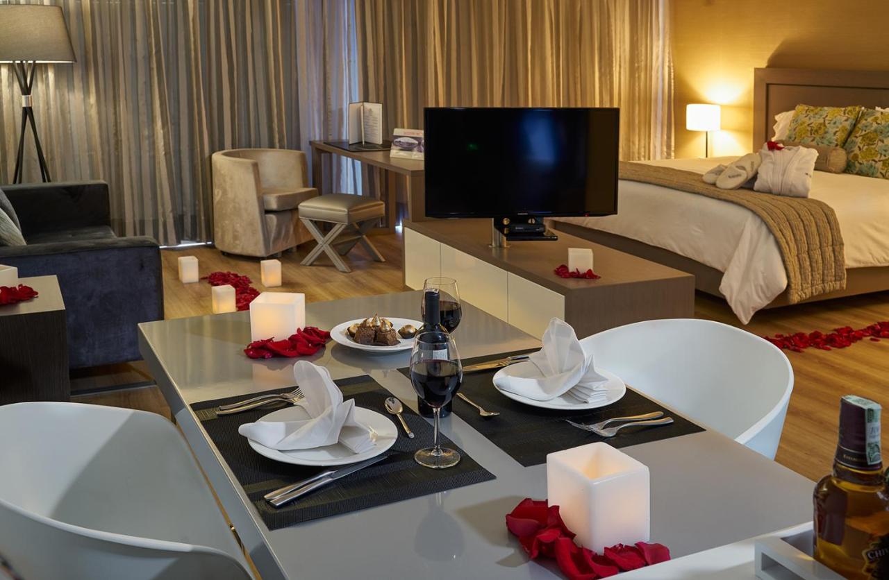 Hotel 100 Luxury Suites By Preferred Bogotá Exteriör bild A suite at the hotel
