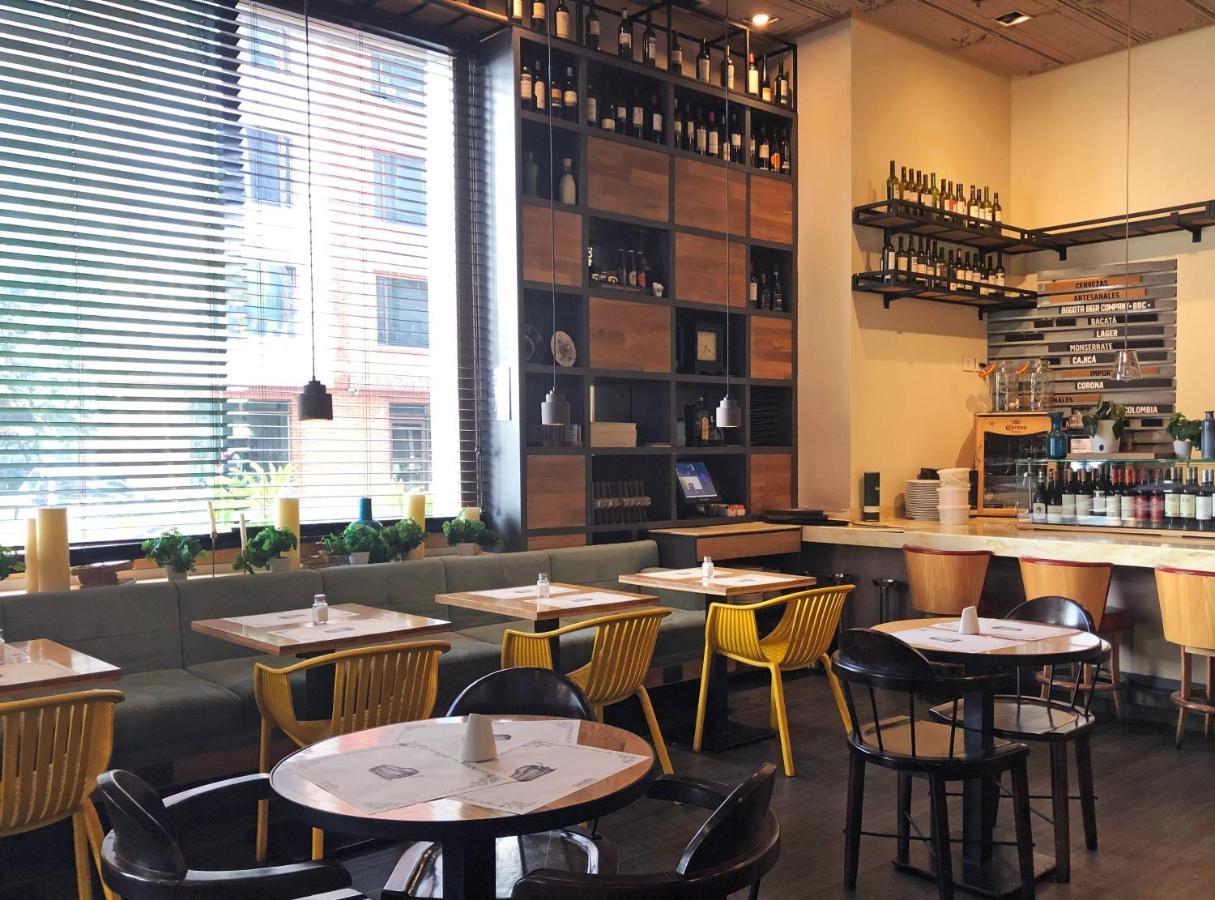 Hotel 100 Luxury Suites By Preferred Bogotá Exteriör bild Interior of a restaurant in the United States