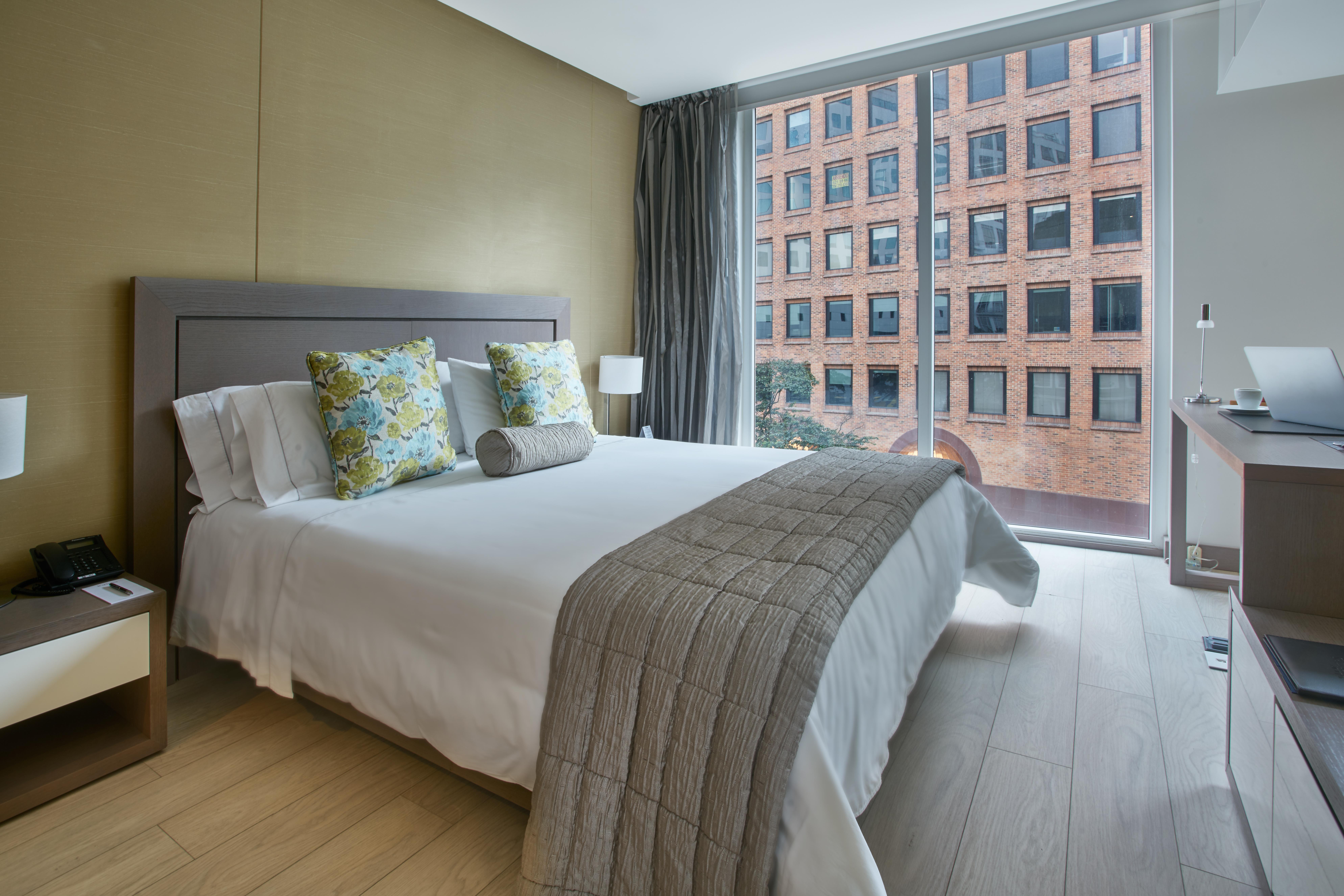 Hotel 100 Luxury Suites By Preferred Bogotá Exteriör bild A bedroom at the hotel