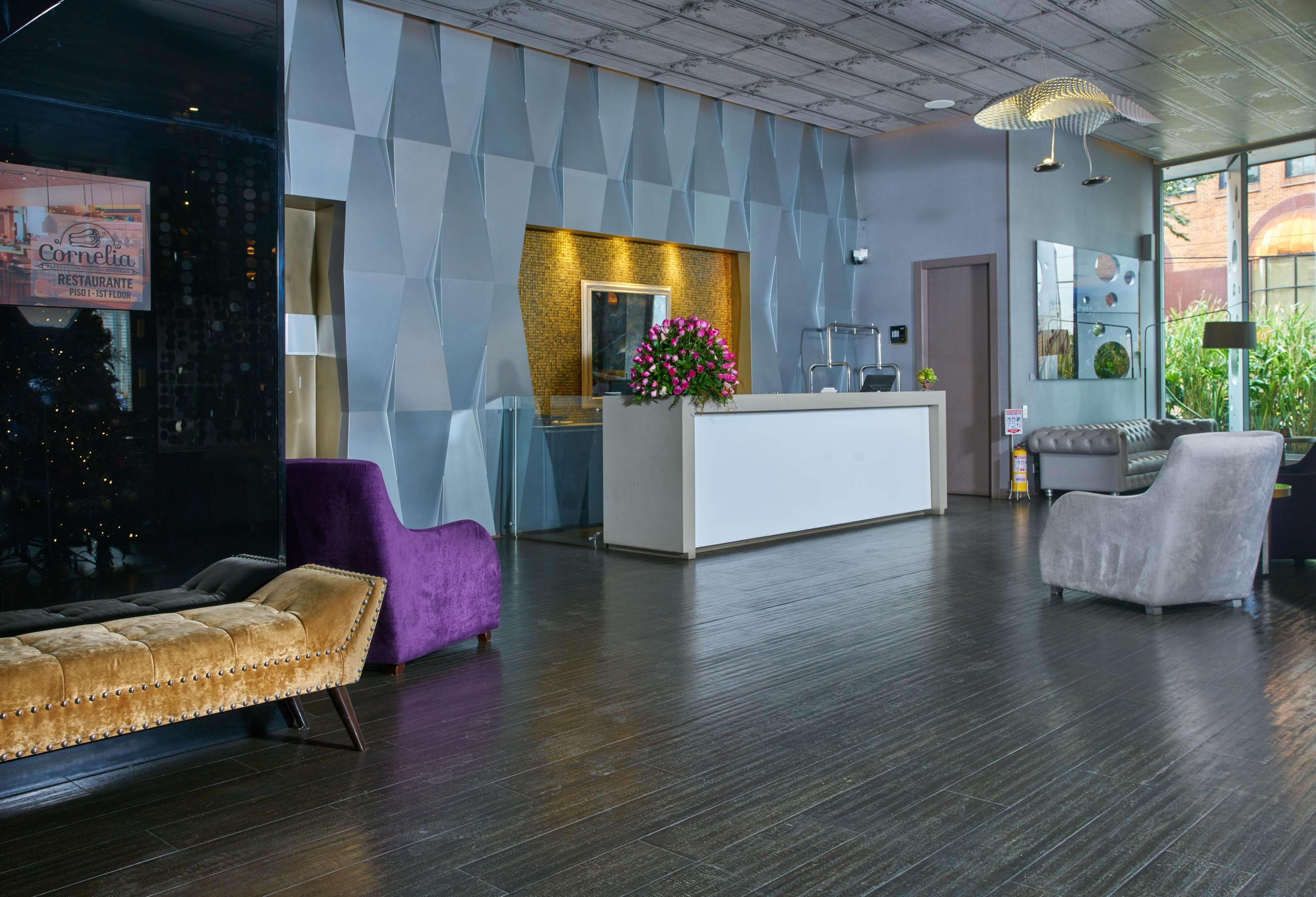 Hotel 100 Luxury Suites By Preferred Bogotá Exteriör bild Lobby