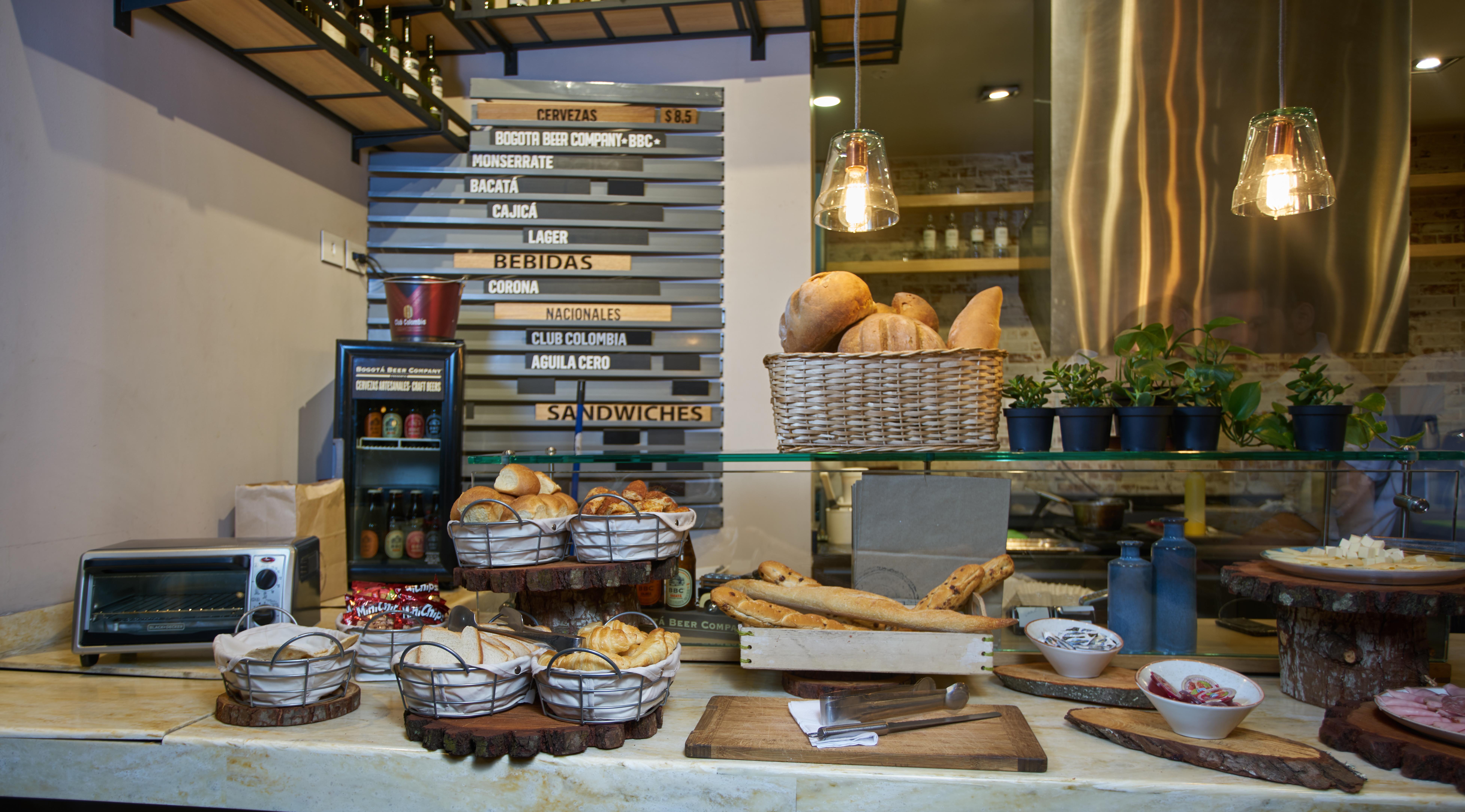 Hotel 100 Luxury Suites By Preferred Bogotá Exteriör bild A typical display at a Spanish bakery