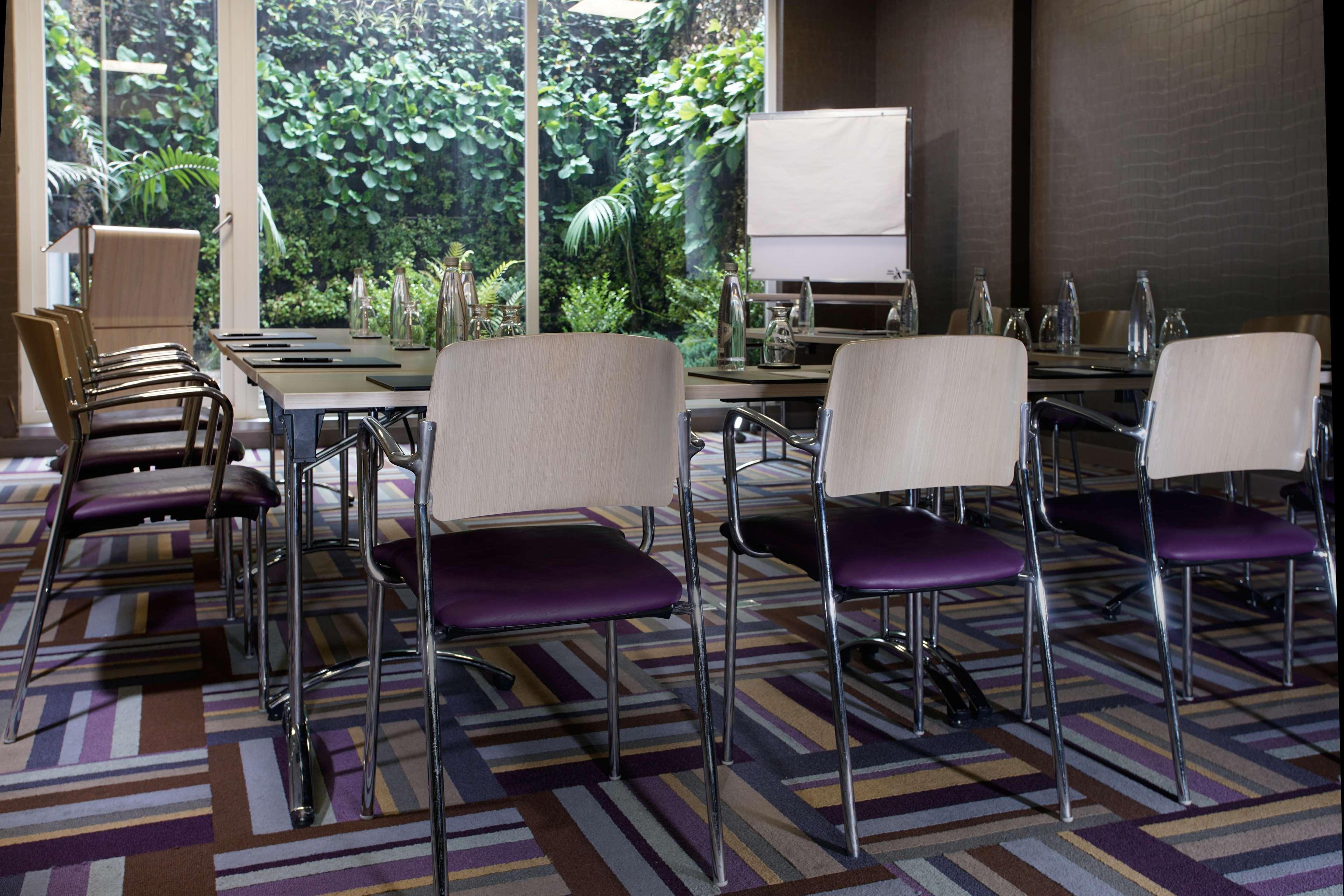 Hotel 100 Luxury Suites By Preferred Bogotá Exteriör bild Meeting room