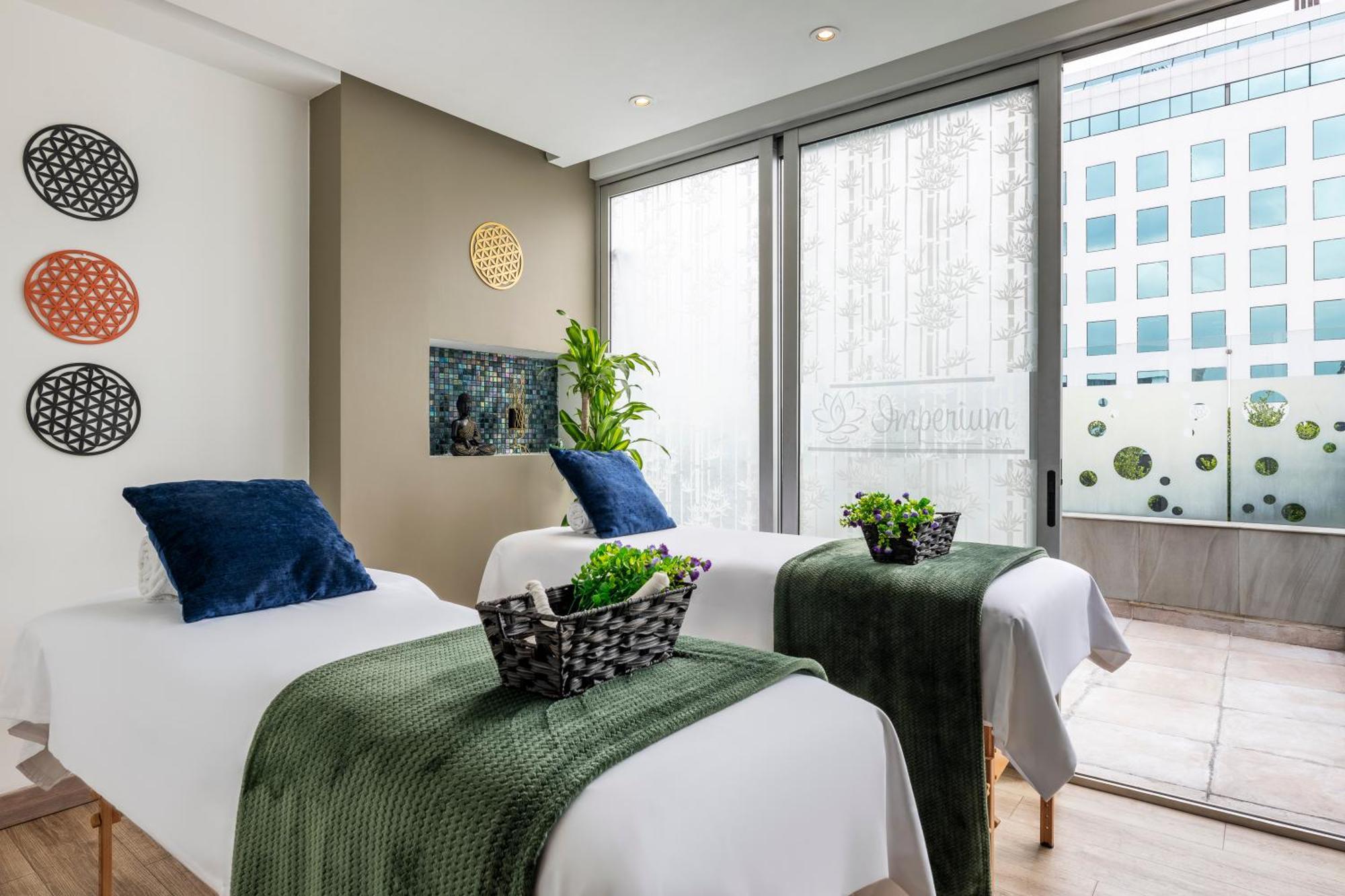 Hotel 100 Luxury Suites By Preferred Bogotá Exteriör bild The Spa at The Ivy Collection