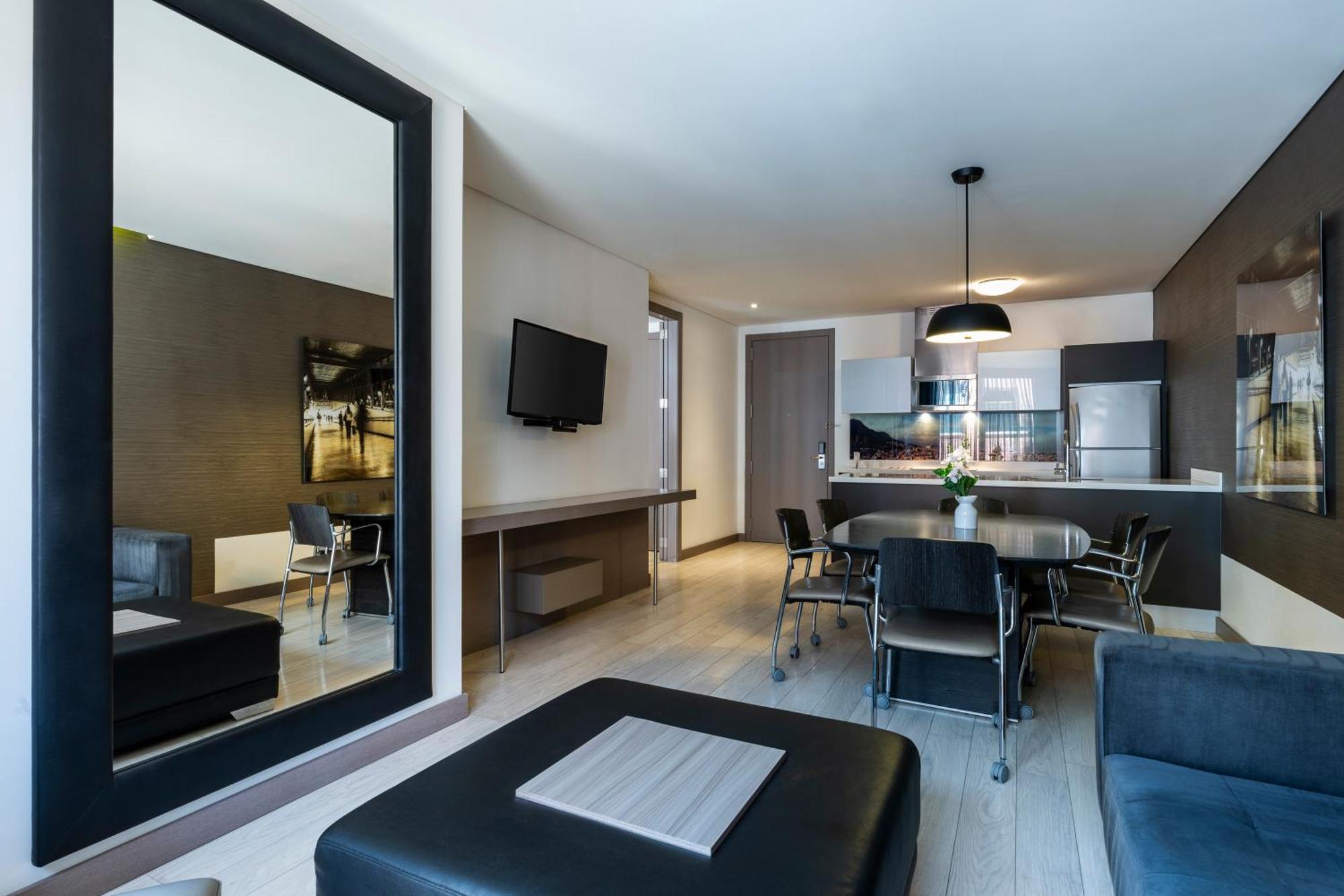 Hotel 100 Luxury Suites By Preferred Bogotá Exteriör bild