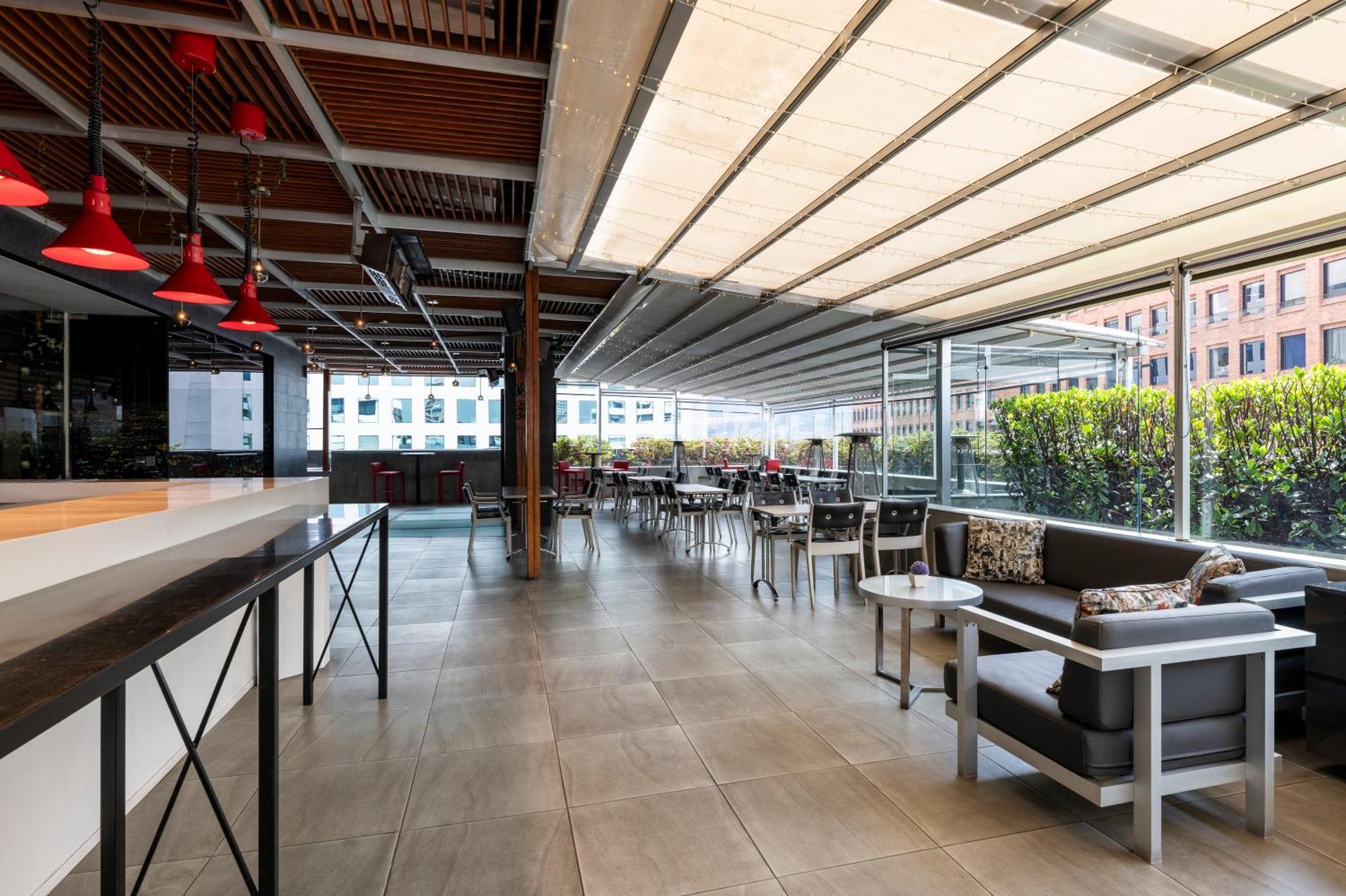 Hotel 100 Luxury Suites By Preferred Bogotá Exteriör bild The 10th floor of the building