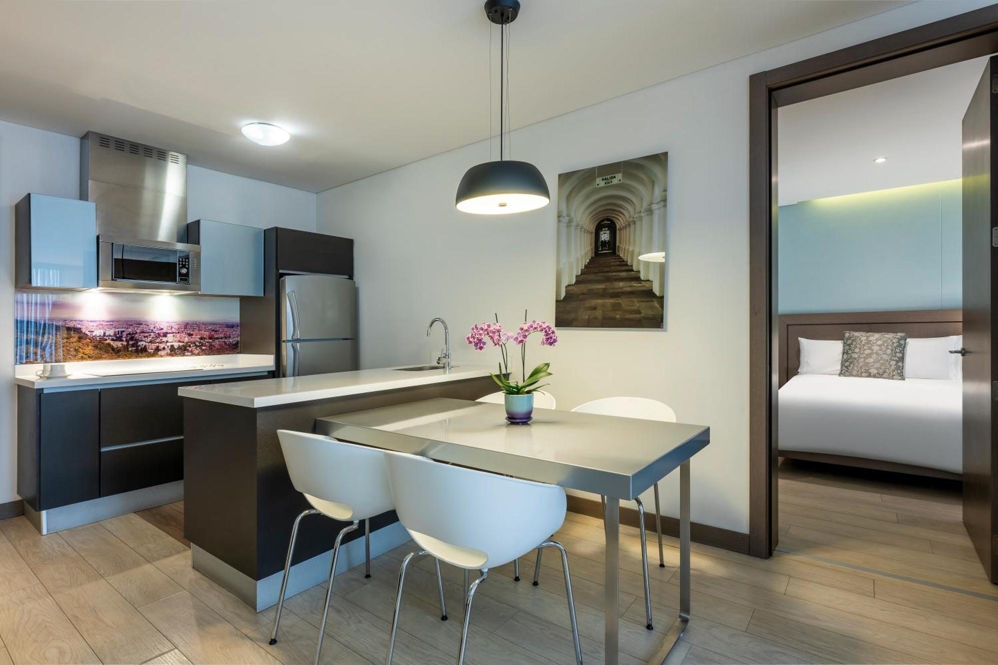 Hotel 100 Luxury Suites By Preferred Bogotá Exteriör bild