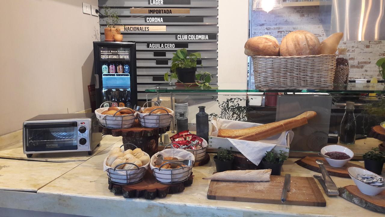 Hotel 100 Luxury Suites By Preferred Bogotá Exteriör bild A typical breakfast buffet at a hotel