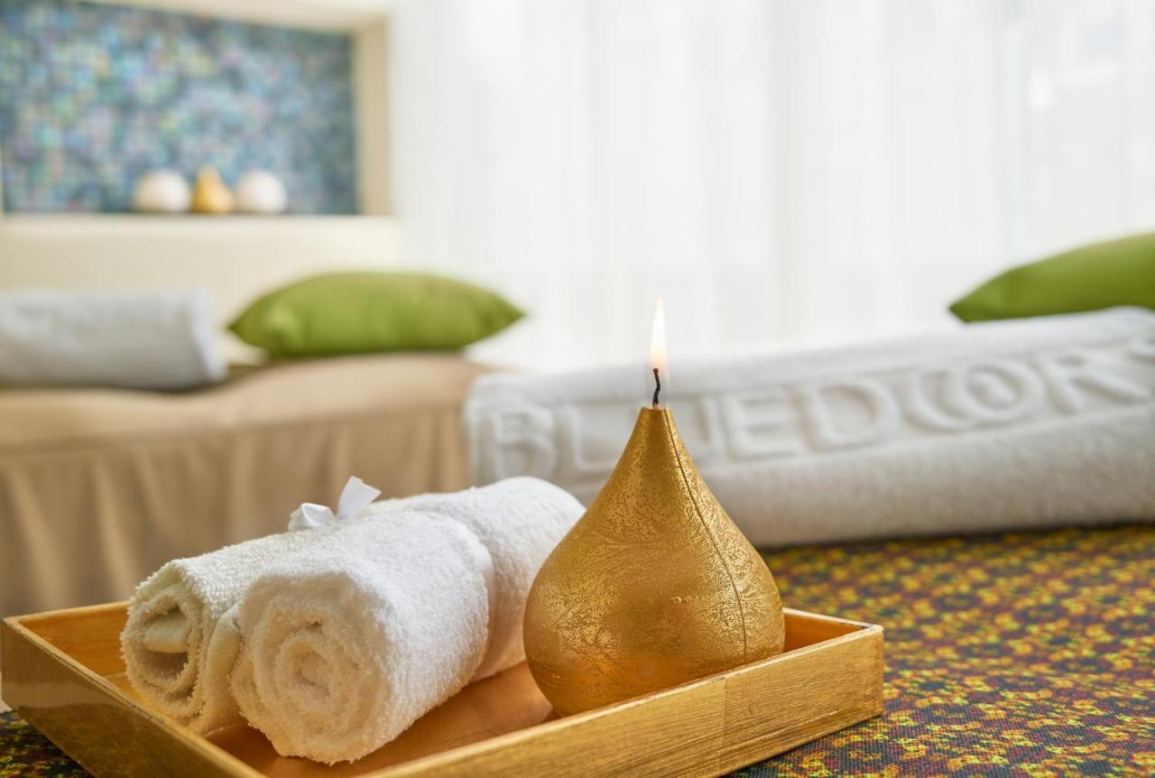 Hotel 100 Luxury Suites By Preferred Bogotá Exteriör bild A spa treatment room